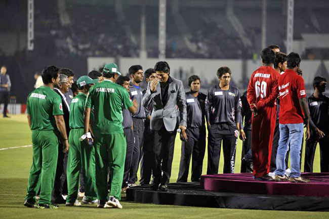ग्राउंड में ढोल-नगाड़ों के बीच शाहरुख, द्रविड़ | द्रविड़ का सफरनामा