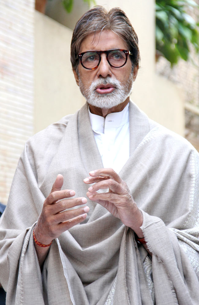 चैरिटी के लिए बच्‍चन परिवार ने जुटाए 25 लाख रुपए | अमिताभ पर विशेष