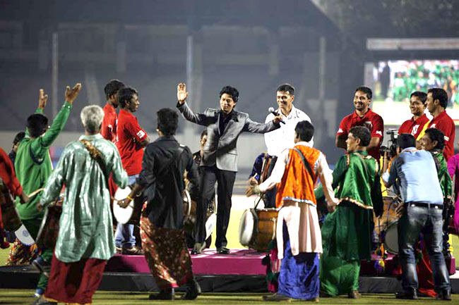 ग्राउंड में ढोल-नगाड़ों के बीच शाहरुख, द्रविड़ | द्रविड़ का सफरनामा