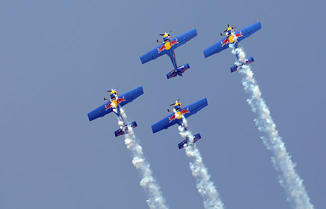 एयर शो 2013: हवाई करतब और कलाबाजियों ने बांधा समां