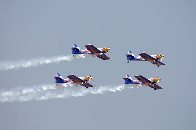 एयर शो 2013: हवाई करतब और कलाबाजियों ने बांधा समां