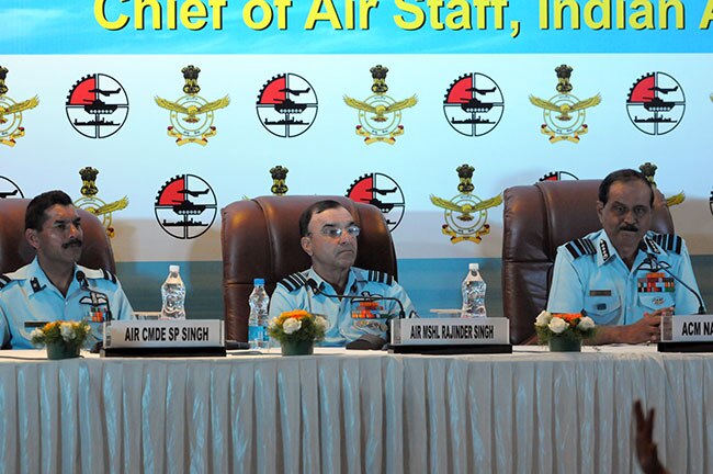 एयर शो 2013: हवाई करतब और कलाबाजियों ने बांधा समां