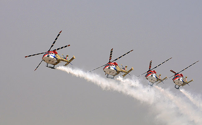 एयर शो 2013: हवाई करतब और कलाबाजियों ने बांधा समां