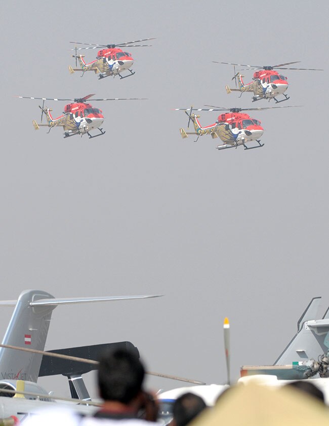 एयर शो 2013: हवाई करतब और कलाबाजियों ने बांधा समां