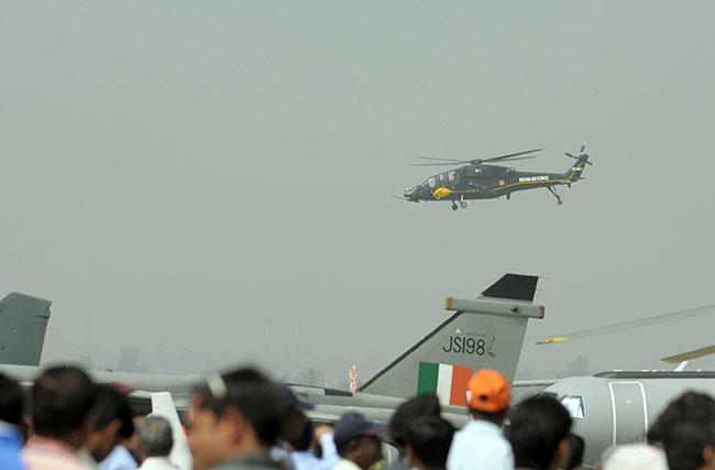 एयर शो 2013: हवाई करतब और कलाबाजियों ने बांधा समां