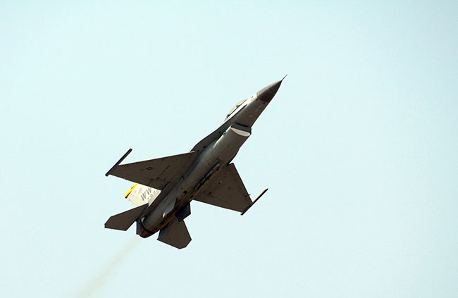 एयर शो 2013: हवाई करतब और कलाबाजियों ने बांधा समां