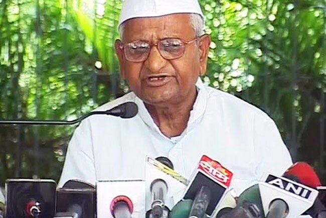 24 फरवरी 2013: तस्‍वीरों में दिनभर की अहम खबरें