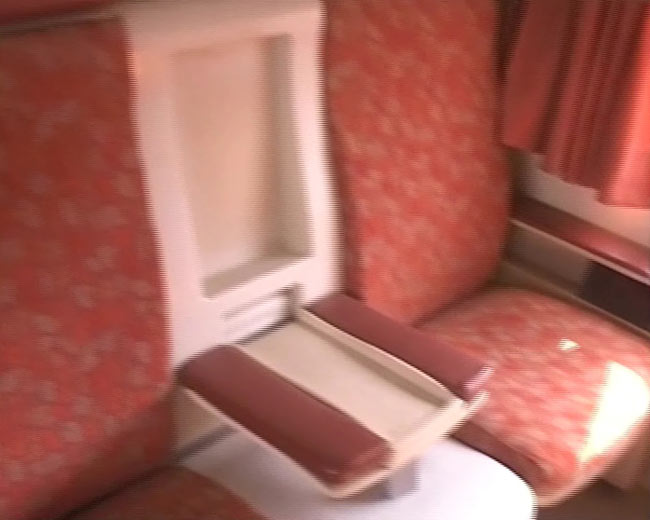 अनुभूति कोच में प्लेन जैसा ऐशो-आराम