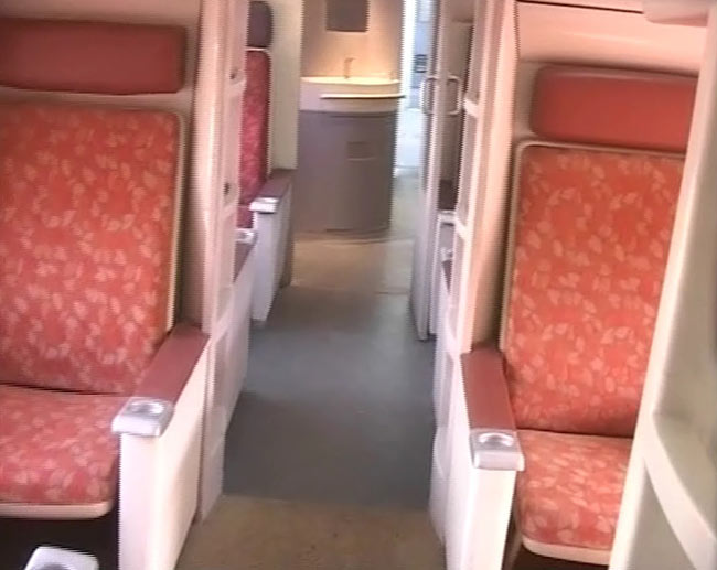 अनुभूति कोच में प्लेन जैसा ऐशो-आराम