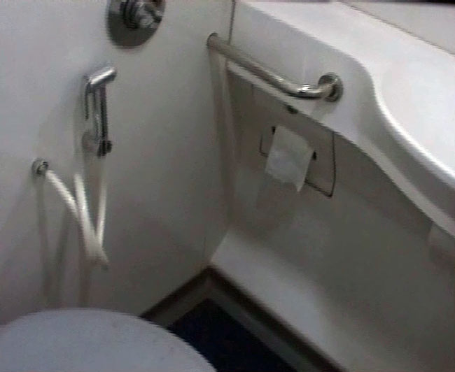 अनुभूति कोच में प्लेन जैसा ऐशो-आराम