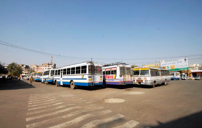 तस्वीरों में भारत बंद का पहला दिन । भारत बंद