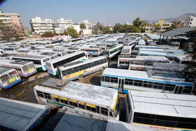 तस्वीरों में भारत बंद का पहला दिन । भारत बंद