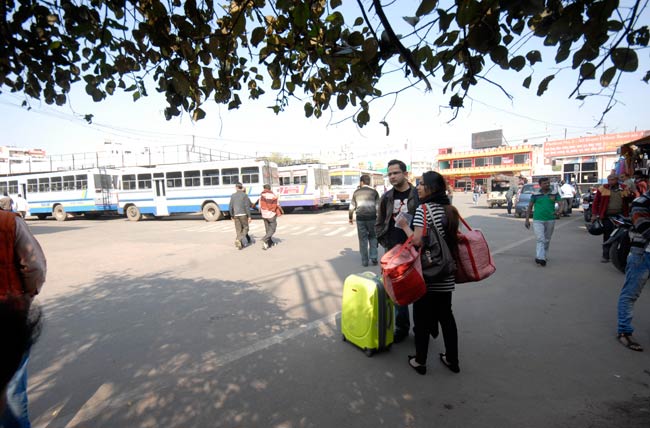 तस्वीरों में भारत बंद का पहला दिन । भारत बंद