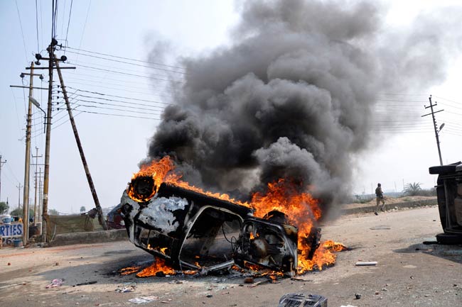 तस्वीरों में भारत बंद का पहला दिन । भारत बंद