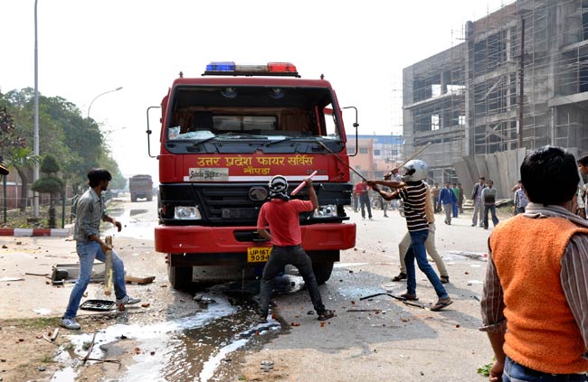 तस्वीरों में भारत बंद का पहला दिन । भारत बंद