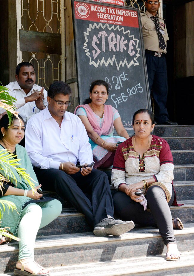 तस्वीरों में भारत बंद का पहला दिन । भारत बंद