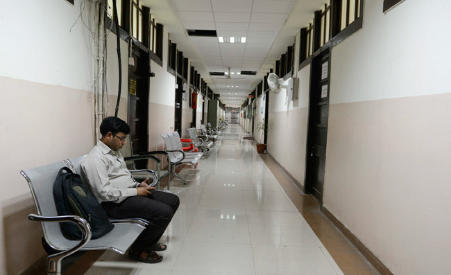 तस्वीरों में भारत बंद का पहला दिन । भारत बंद