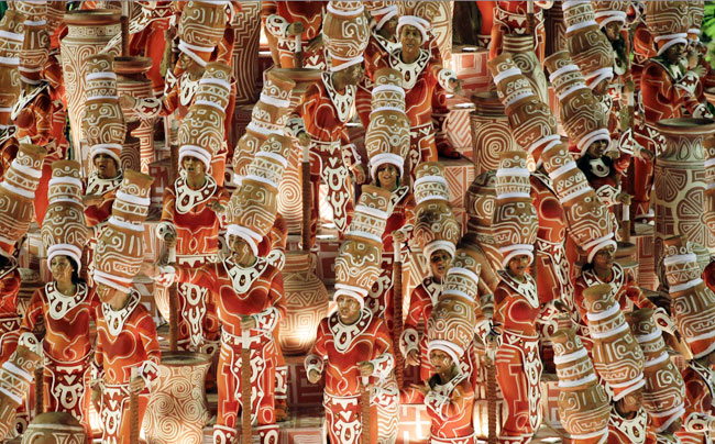 ब्राजील कार्निवल में दिल धड़काती हसीनाएं... | मस्ती