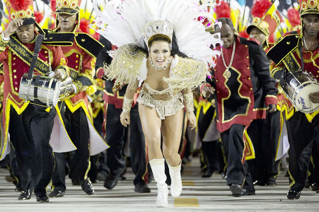 ब्राजील कार्निवल में दिल धड़काती हसीनाएं... | मस्ती