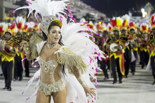 ब्राजील कार्निवल में दिल धड़काती हसीनाएं... | मस्ती