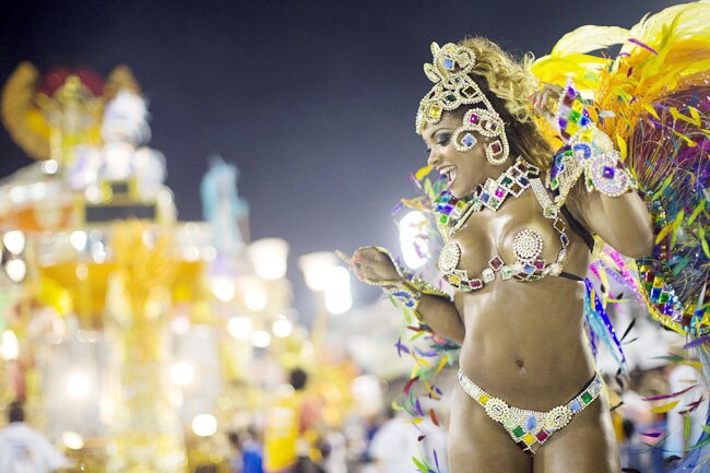 ब्राजील कार्निवल में दिल धड़काती हसीनाएं... | मस्ती