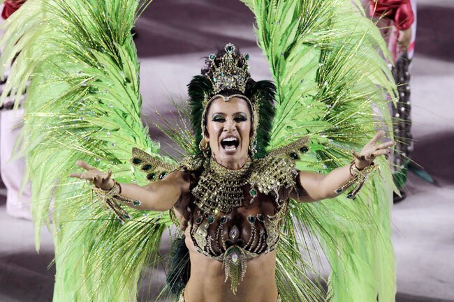 ब्राजील कार्निवल में दिल धड़काती हसीनाएं... | मस्ती