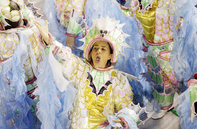 ब्राजील कार्निवल में दिल धड़काती हसीनाएं... | मस्ती