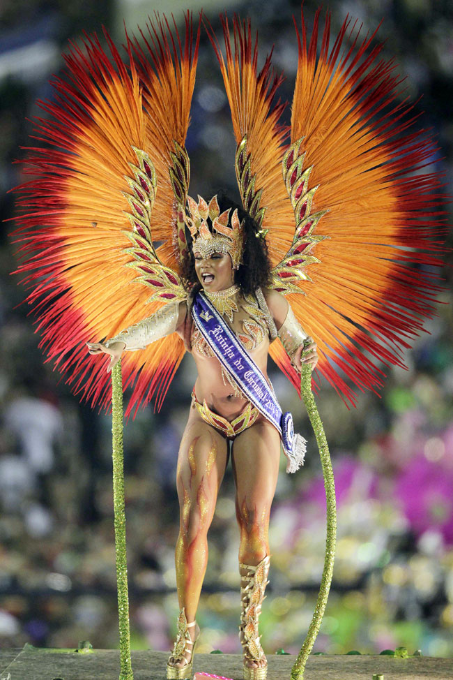 ब्राजील कार्निवल में दिल धड़काती हसीनाएं... | मस्ती