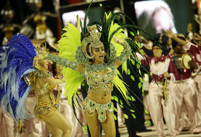 ब्राजील कार्निवल में दिल धड़काती हसीनाएं... | मस्ती