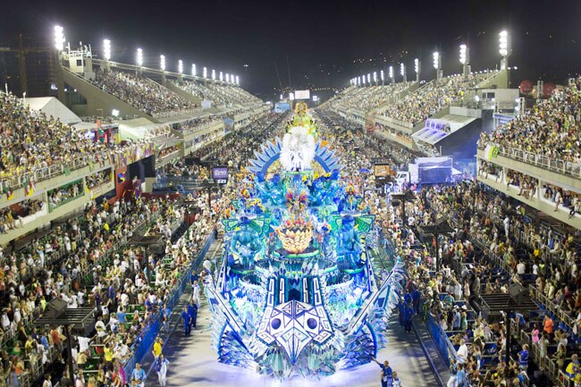 ब्राजील कार्निवल में दिल धड़काती हसीनाएं... | मस्ती