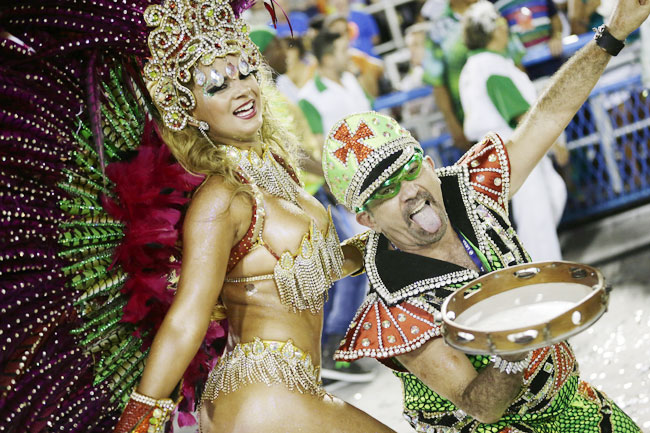 ब्राजील कार्निवल में दिल धड़काती हसीनाएं... | मस्ती