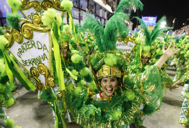 ब्राजील कार्निवल में दिल धड़काती हसीनाएं... | मस्ती