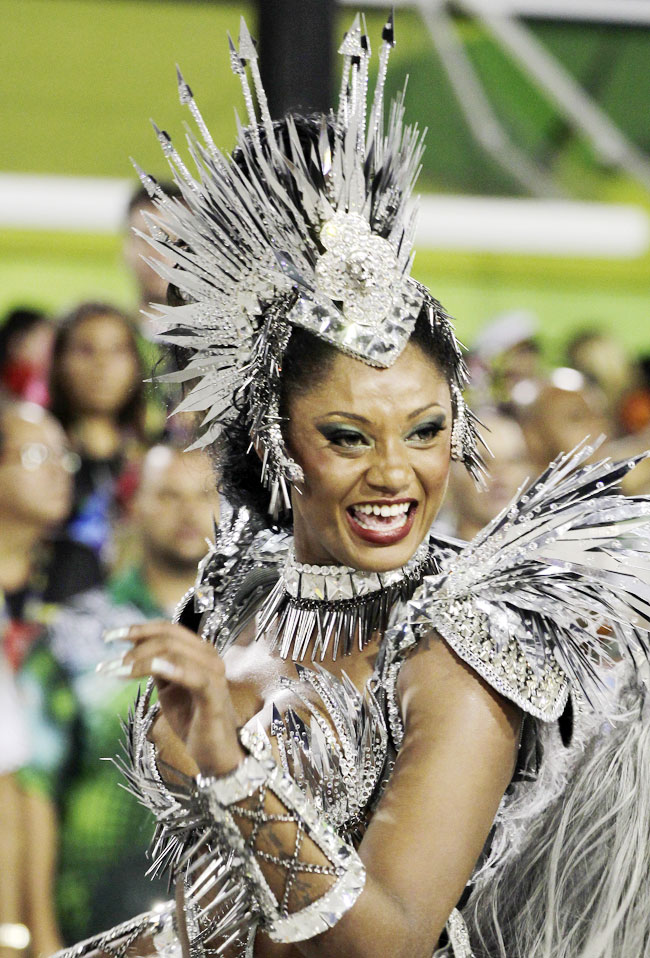 ब्राजील कार्निवल में दिल धड़काती हसीनाएं... | मस्ती