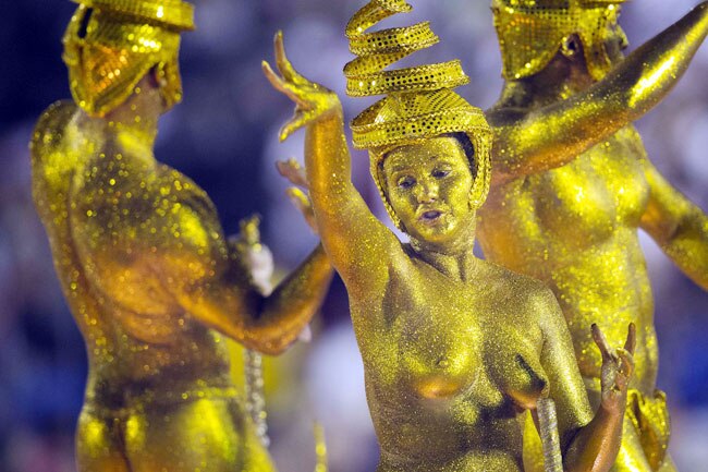 ब्राजील कार्निवल में दिल धड़काती हसीनाएं... | मस्ती