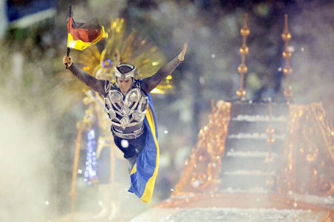 ब्राजील कार्निवल में दिल धड़काती हसीनाएं... | मस्ती