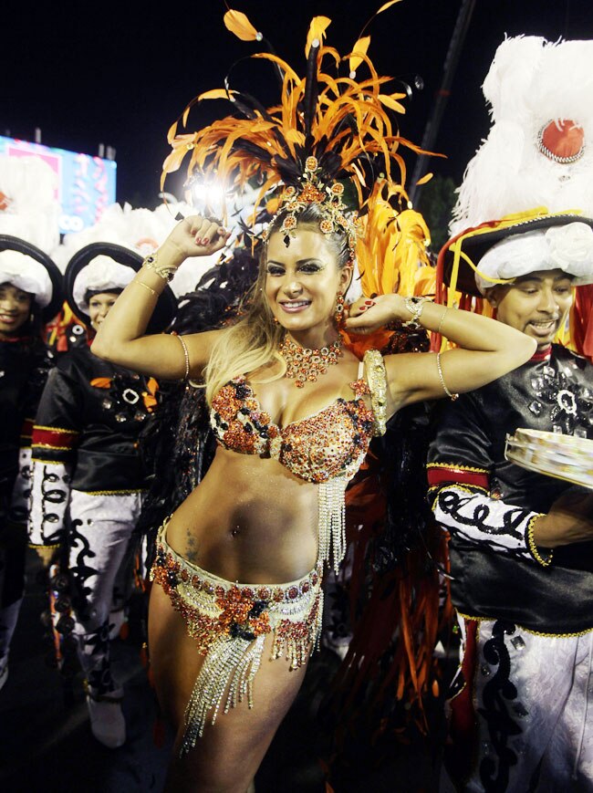 ब्राजील कार्निवल में दिल धड़काती हसीनाएं... | मस्ती