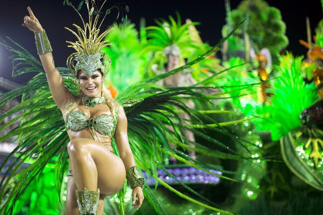 ब्राजील कार्निवल में दिल धड़काती हसीनाएं... | मस्ती