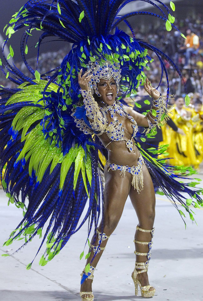 ब्राजील कार्निवल में दिल धड़काती हसीनाएं... | मस्ती