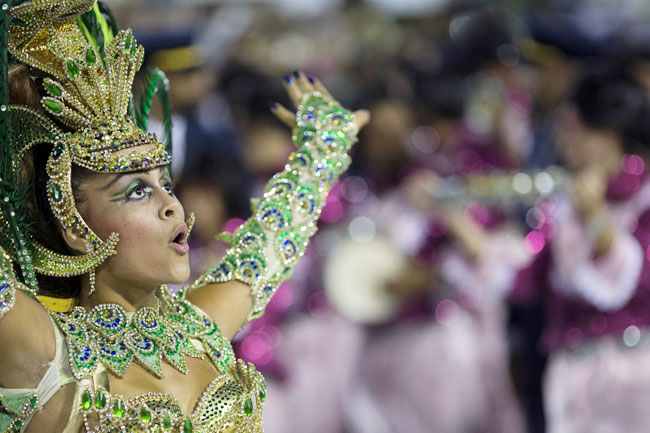 ब्राजील कार्निवल में दिल धड़काती हसीनाएं... | मस्ती