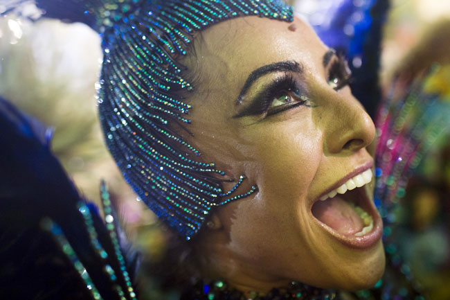 ब्राजील कार्निवल में दिल धड़काती हसीनाएं... | मस्ती