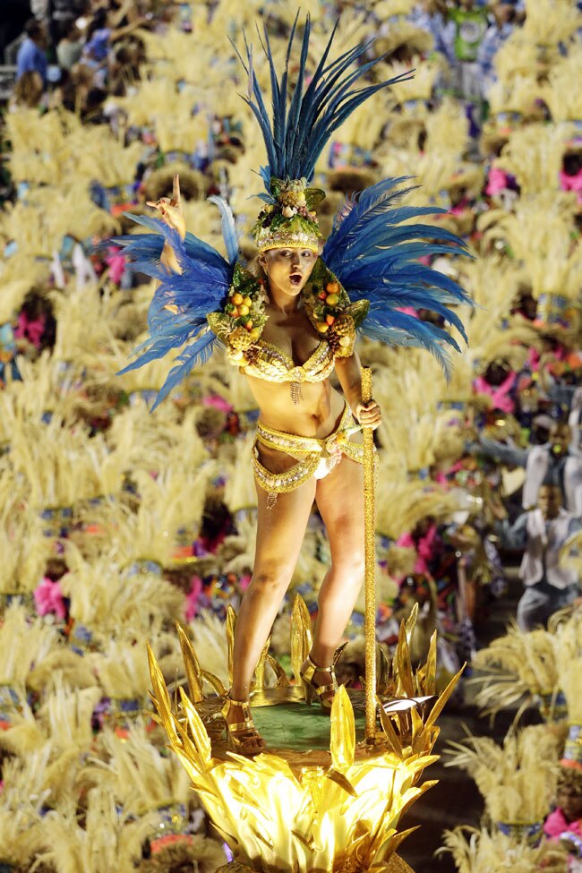 ब्राजील कार्निवल में दिल धड़काती हसीनाएं... | मस्ती