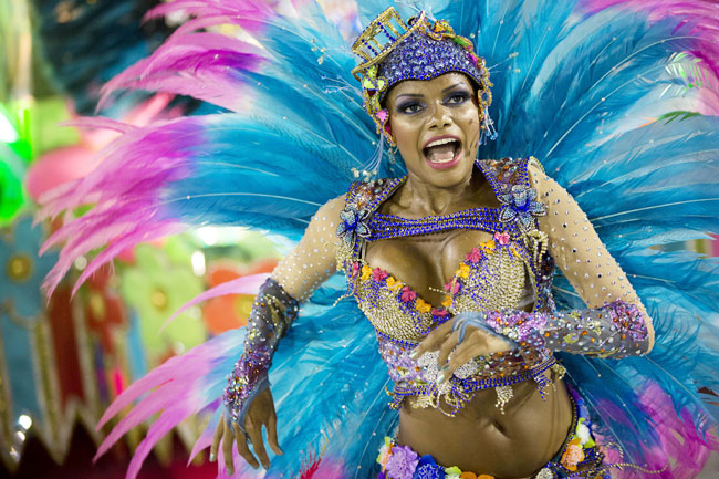 ब्राजील कार्निवल में दिल धड़काती हसीनाएं... | मस्ती