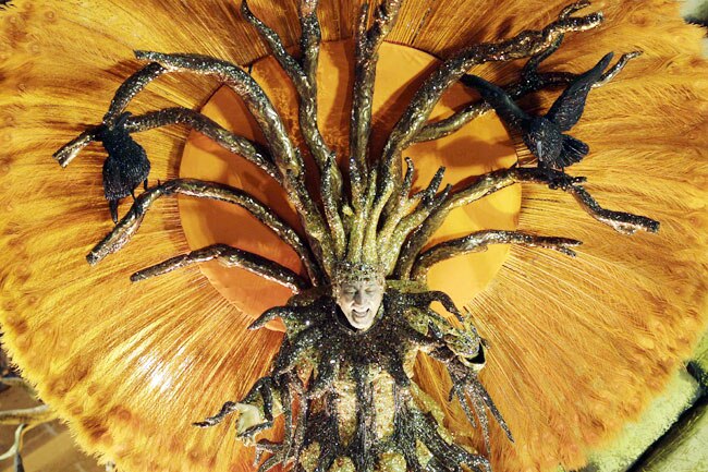 ब्राजील कार्निवल में दिल धड़काती हसीनाएं... | मस्ती