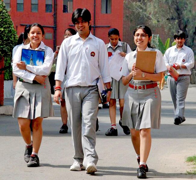 27 फरवरी 2013: तस्‍वीरों में दिनभर की अहम खबरें