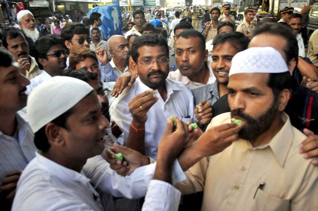 अफजल गुरु को फांसीः कहीं जश्न तो कहीं प्रोटेस्ट | अफजल गुरु