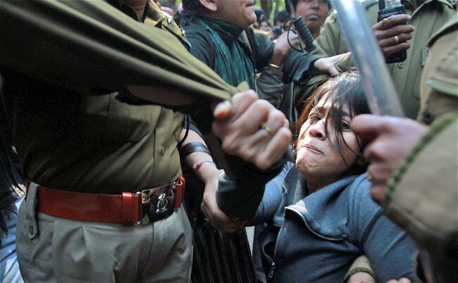 अफजल गुरु को फांसीः कहीं जश्न तो कहीं प्रोटेस्ट | अफजल गुरु