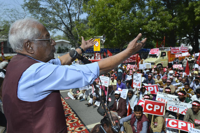 भ्रष्टाचार के विरोध में सीपीएम का प्रदर्शन
