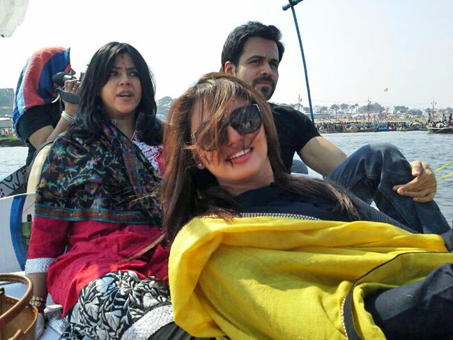 'एक थी डायन' की टीम के साथ एकता पहुंची महाकुंभ...