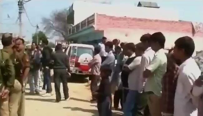 25 फरवरी 2013: तस्‍वीरों में दिनभर की अहम खबरें