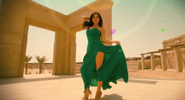 'जयंताभाई की लवस्टोरी' का फर्स्ट लुक | बोल्‍ड बालाएं